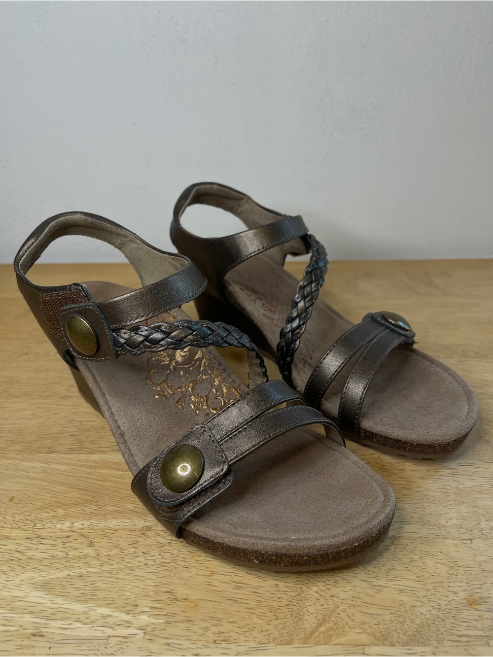 Aetrex Women's Naya Bronze Leather Braided Wedge Comfort Sandals Size 7.5-8